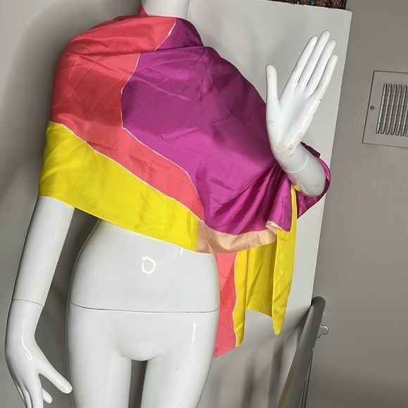 Large Long 100% Silk Geometric Shawl Scarf Wrap 70”x24” - Picture 5 of 6